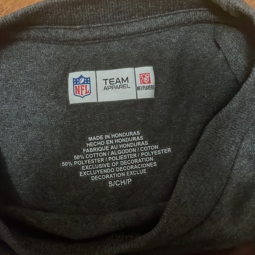 patriots tee, gronkowsi (87) on the back!! NFL apparel - Picture 3 of 3